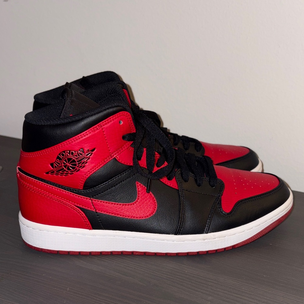 Air Jordan 1 Mid "Bred/Banned" 2020 - Men's Size 10 (Excellent Condition,No Box)
